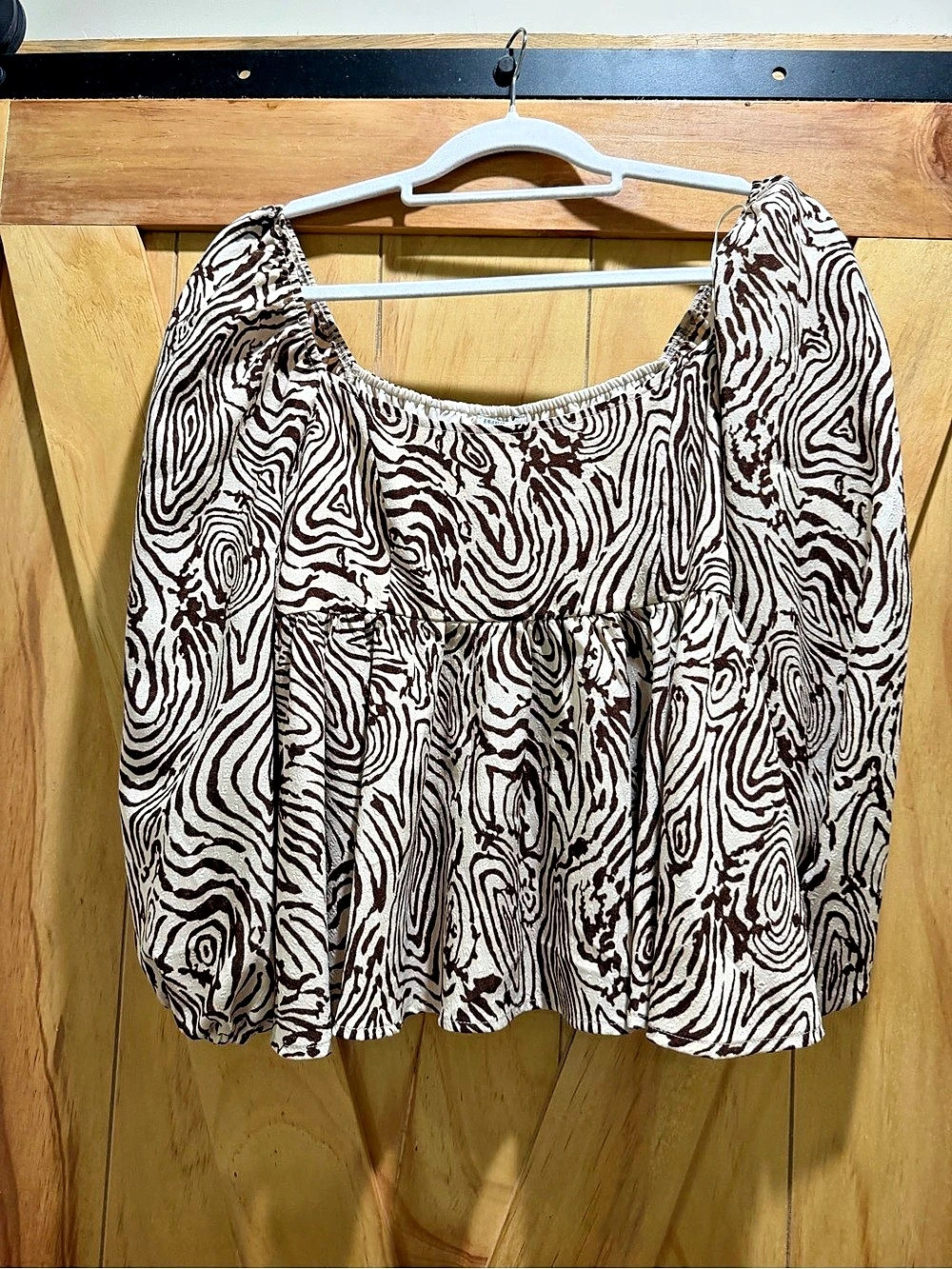 Moon River Animal Print Blouse Brown & Cream Medium NWT